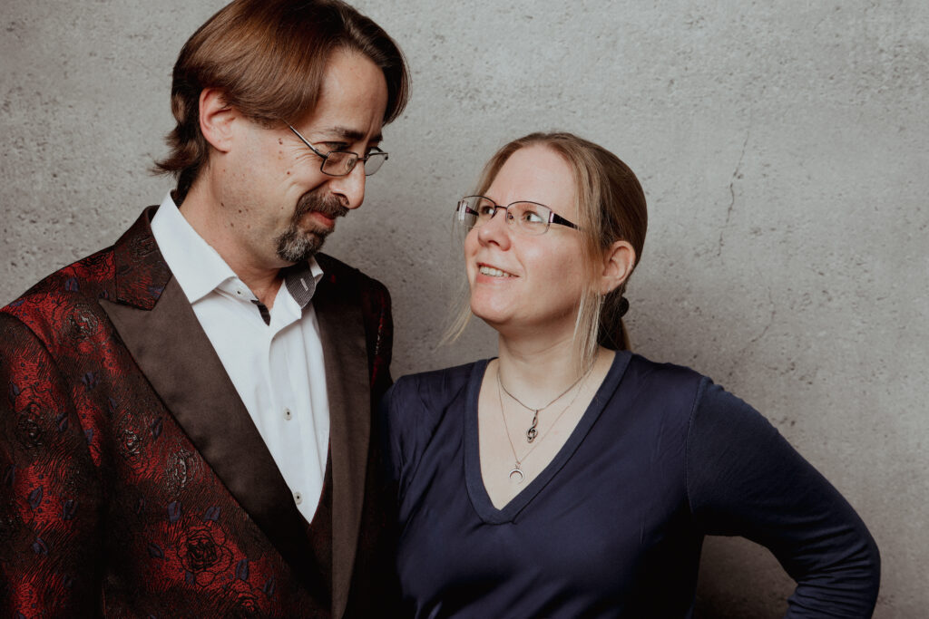 Musik und Magie für Ihre Hochzeit: Jessica & der ZauberR schaffen emotionale Momente und stilvolle Unterhaltung für Ihren besonderen Tag.